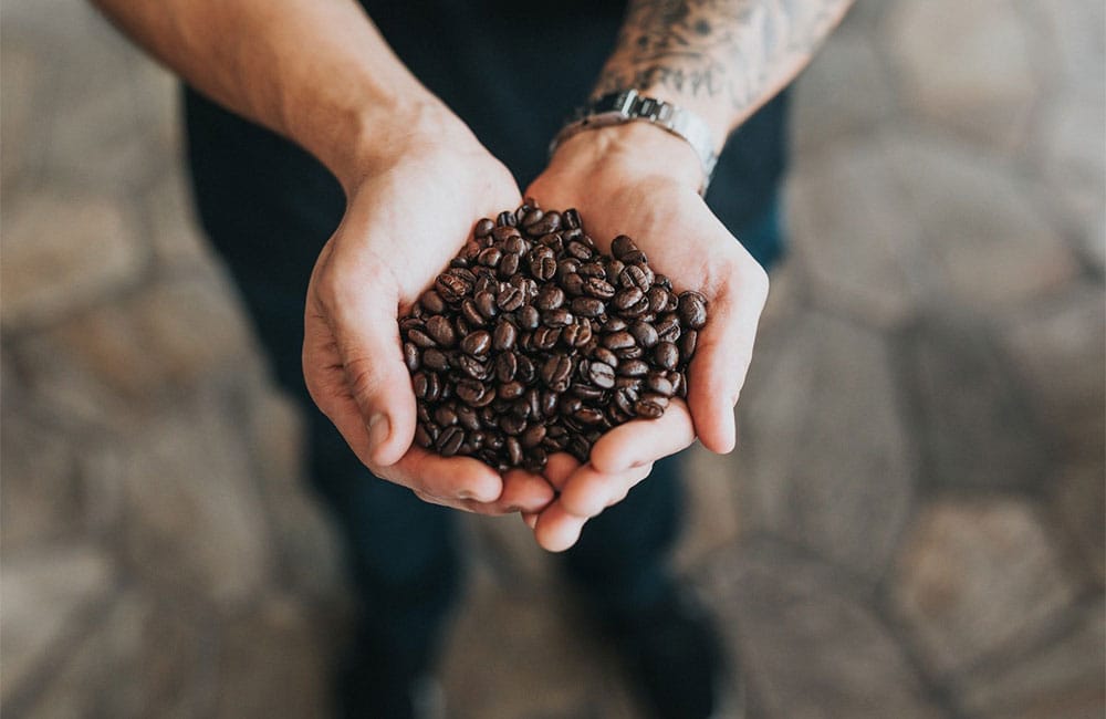 La razón principal de comprar café en grano es que conserva mejor las cualidades organolépticas
