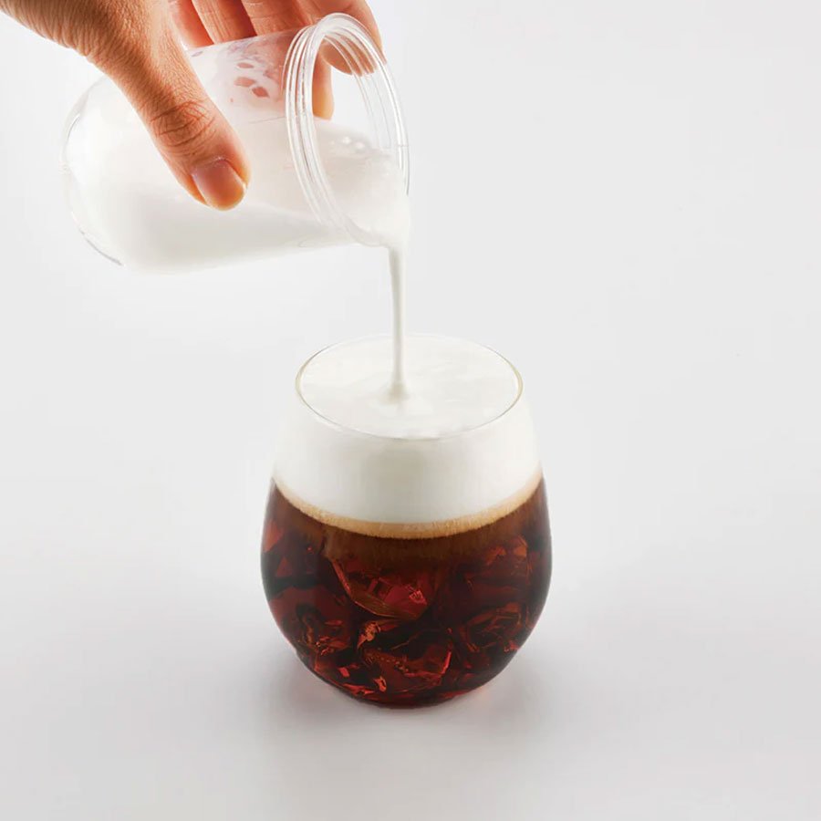 Café con leche espumada con Hario Latte Shaker