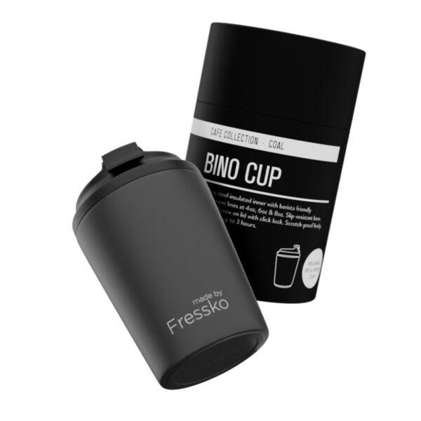Taza termo para café de color negro con packaging de la marca Fressko