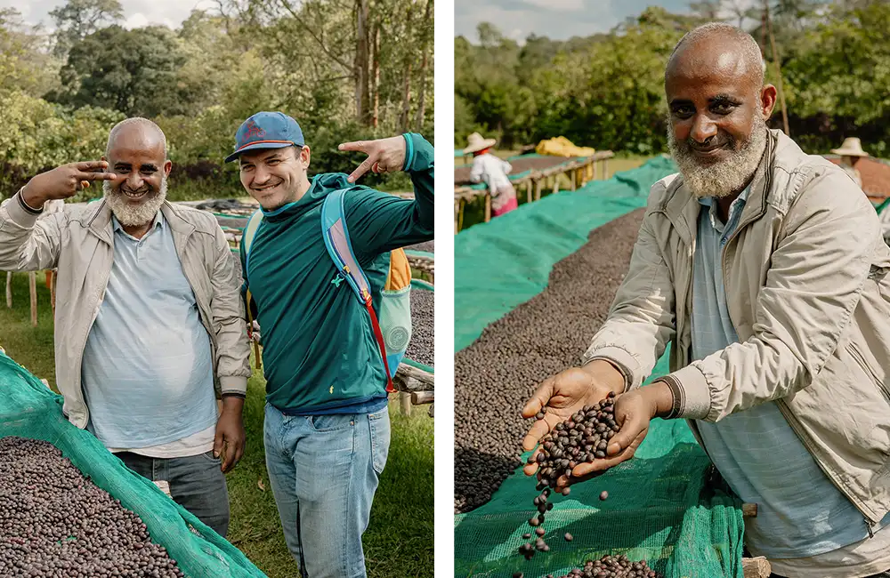 Productores de café de especialidad de Etiopía junto a camas de secado de café