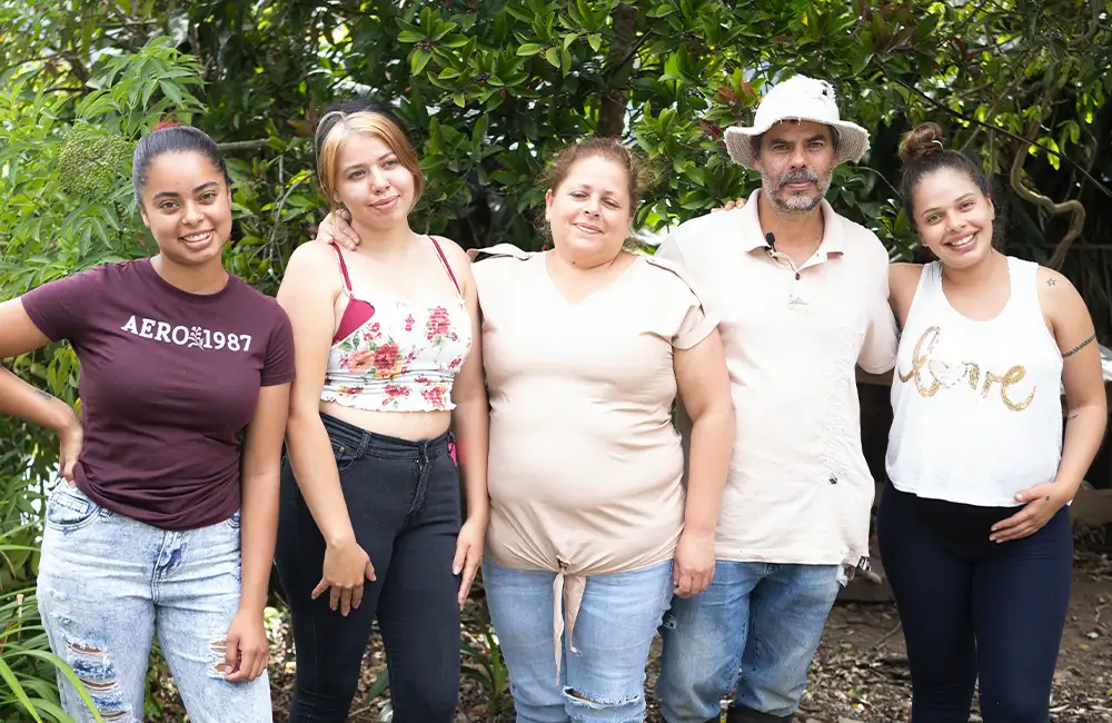 Familia de cultivadores de café de especialidad de Costa Rica