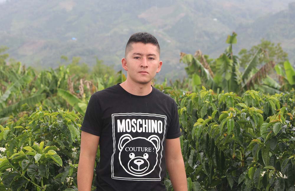 Brayan Alvear, caficultor de café de especialidad de Huila, Colombia